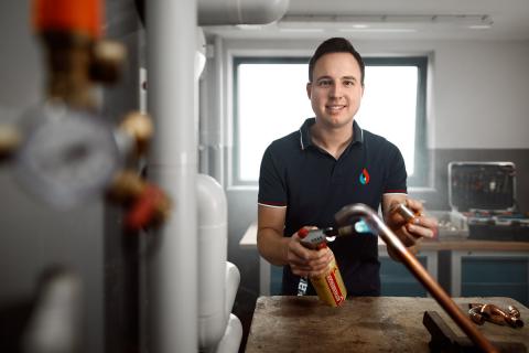 Andre Kaufmann, Anlagenmechaniker für Sanitär-, Heizungs- und Klimatechnik aus Dingelstädt Andre Kaufmann, Anlagenmechaniker für Sanitär-, Heizungs- und Klimatechnik aus Dingelstädt